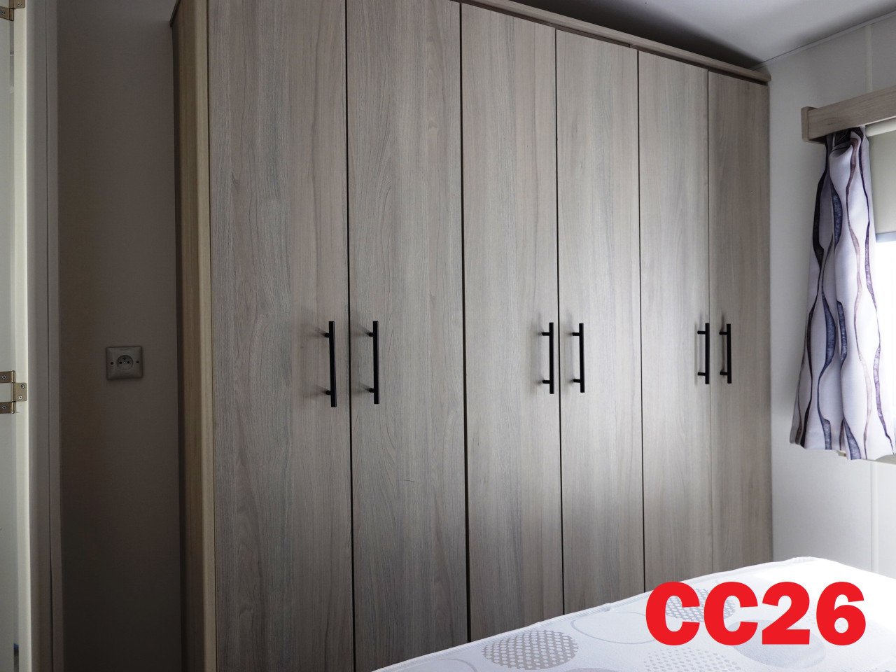 Bijna nieuw chalet met kunststof buitenzijde en dubbel glas 2 slk te koop