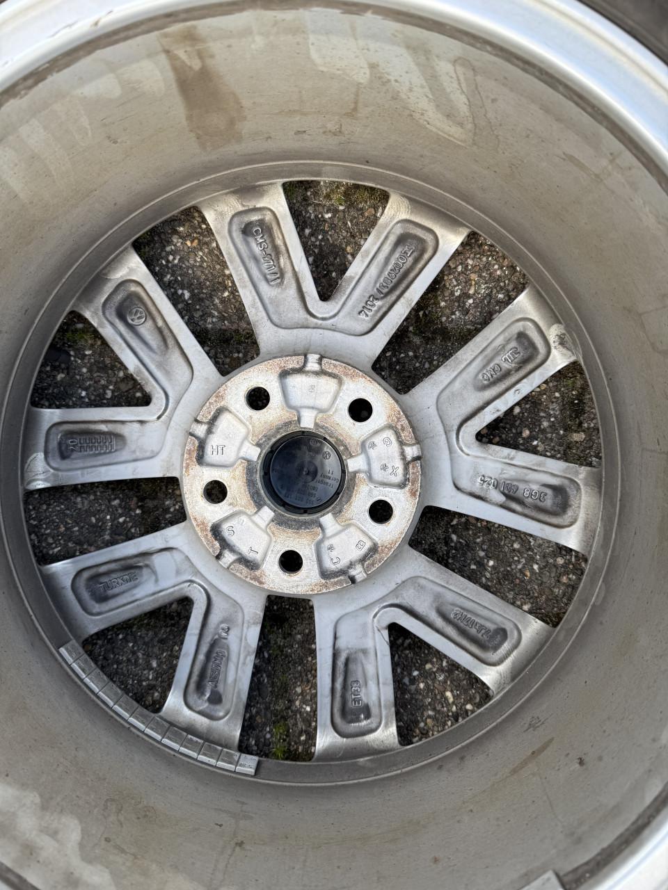 4 x vw passat velgen en winterbanden (215/55 R17H)