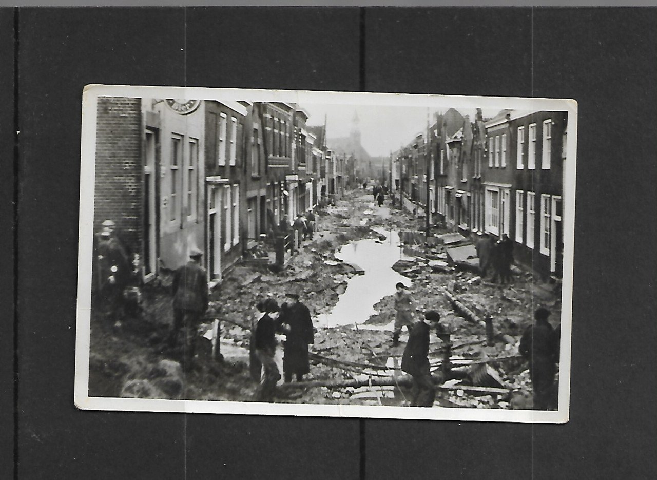 Ansichtkaart A 131  ramp  1 Februari 1953 Langestraat  doorbraak