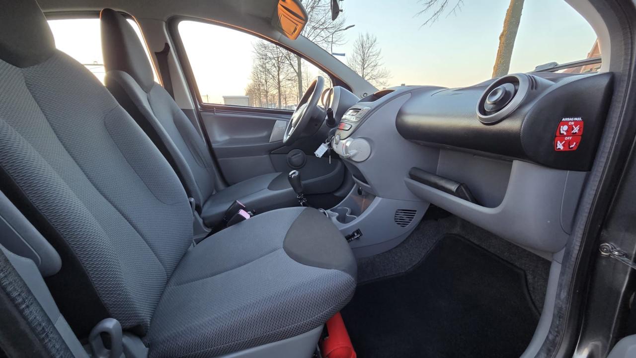 Aygo 5 Deurs | Dealeronderhouden | In zeer nette staat |