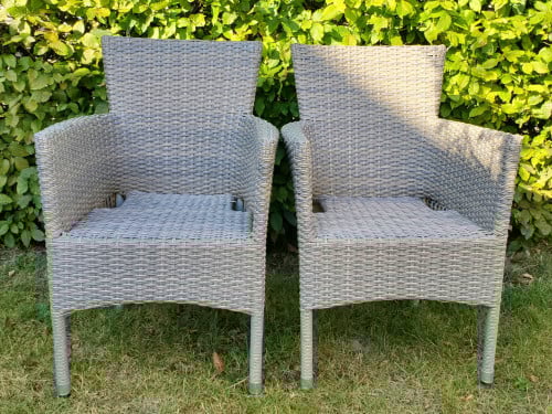 4 nette tuinstoelen