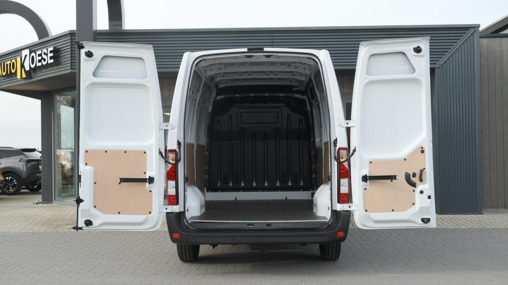 Renault Master t35 2.3 dci 135 l2h2 comfort | direct leverbaar | navigatie 