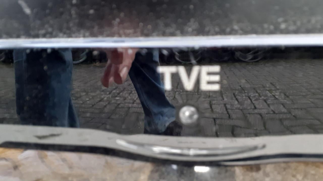 3 x Computer BEELD-SCHERM Monitor TVE & ACER & Houten.!