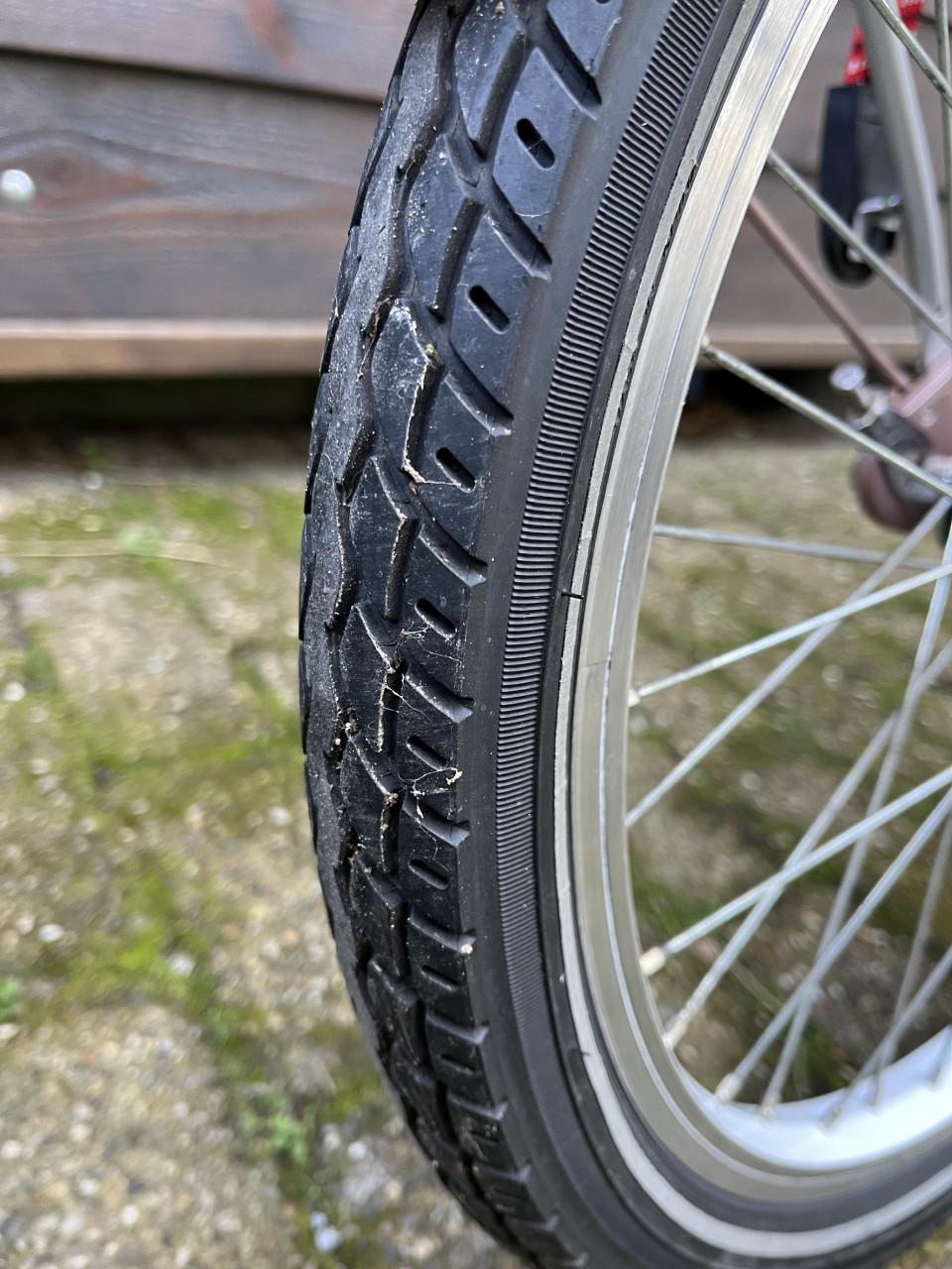 Meisjesfiets 20 inch. Heel netjes en in orde. Lees advertentie.