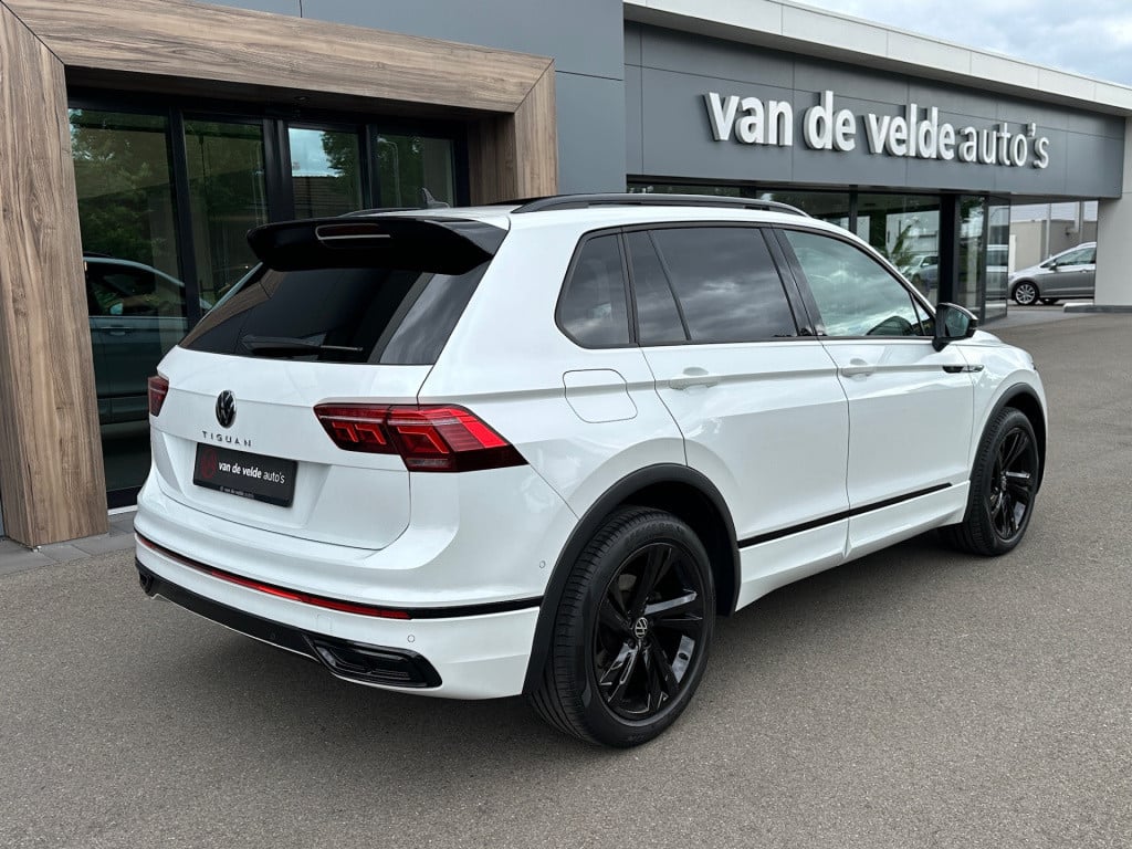 Volkswagen Tiguan 1.5 tsi 150pk dsg r-line blackstyle | panoramadak | trekh