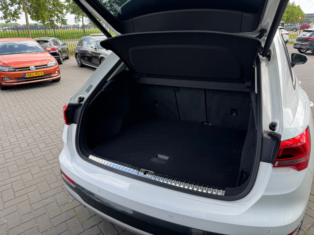 Audi Q3 35 tfsi design luxe * trekhaak * sportstoelen* carplay
