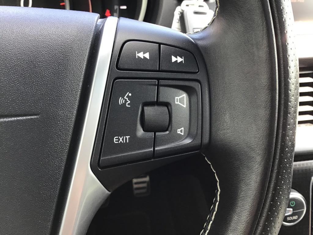 Volvo V40 t3 153pk aut6 polar+ sport| panodak| camera| trekhgaak| h&k soun