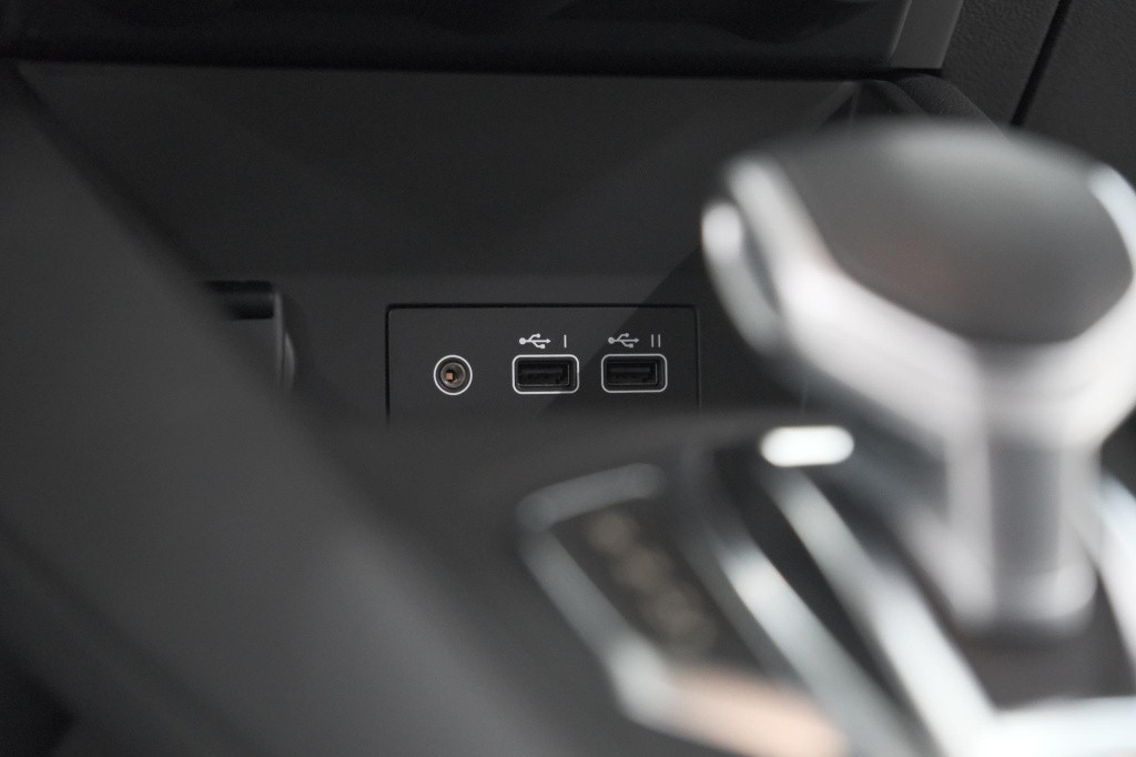 Renault Captur mild hybrid 140 edc techno | camera | 9.3 inch scherm | appl