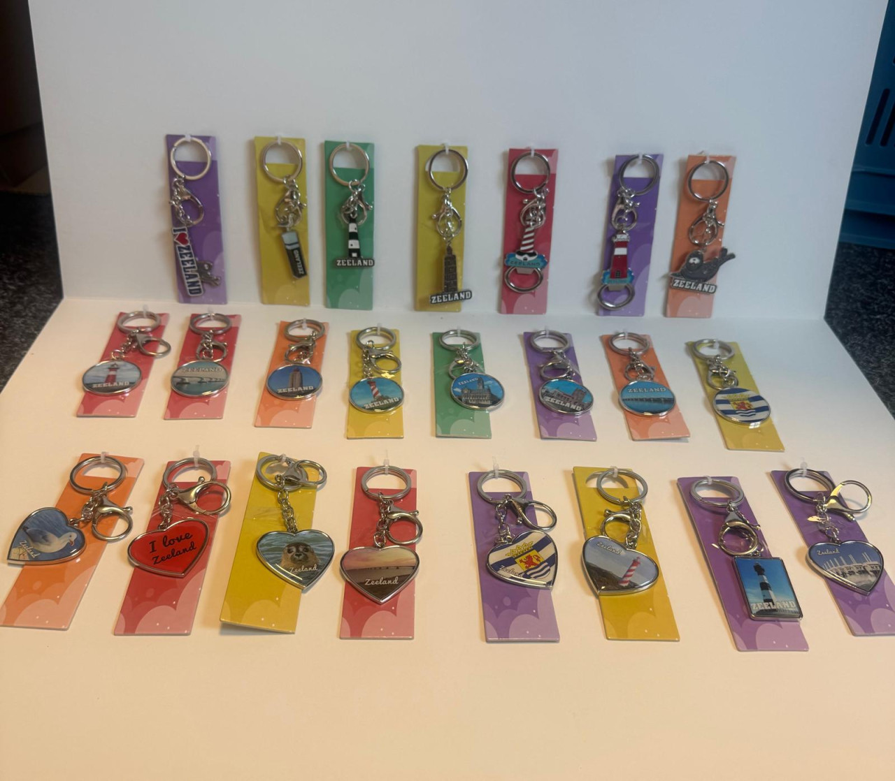 Goedkope partij braderie, markt, winkel artikelen met een zeeuws tintje