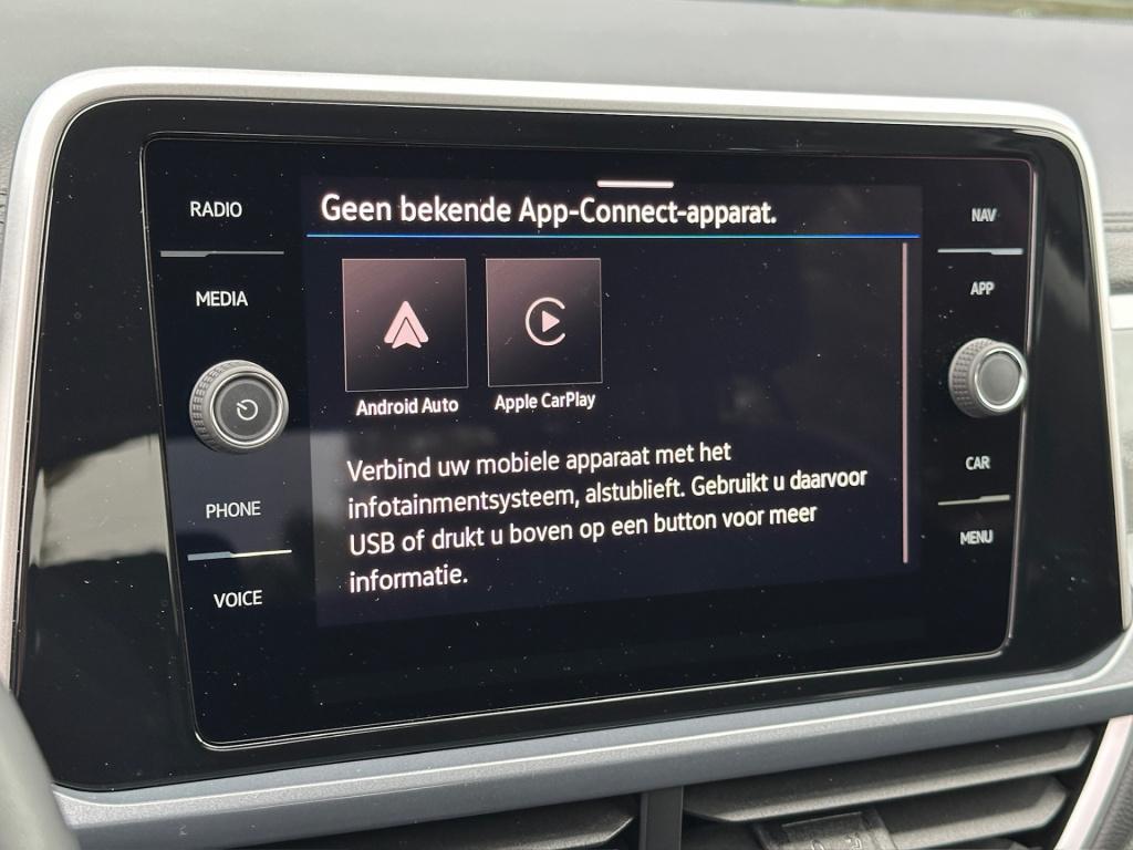 Volkswagen T-roc 1.5 tsi 150pk dsg style | trekhaak | navi | iq light | ada