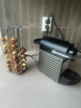 Koffiezetapparaat met cups