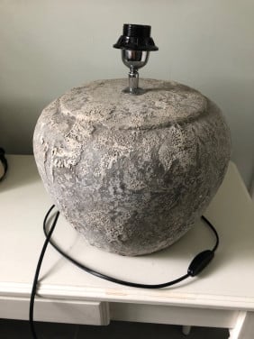 Landelijke stenen kruiklamp van merk Still