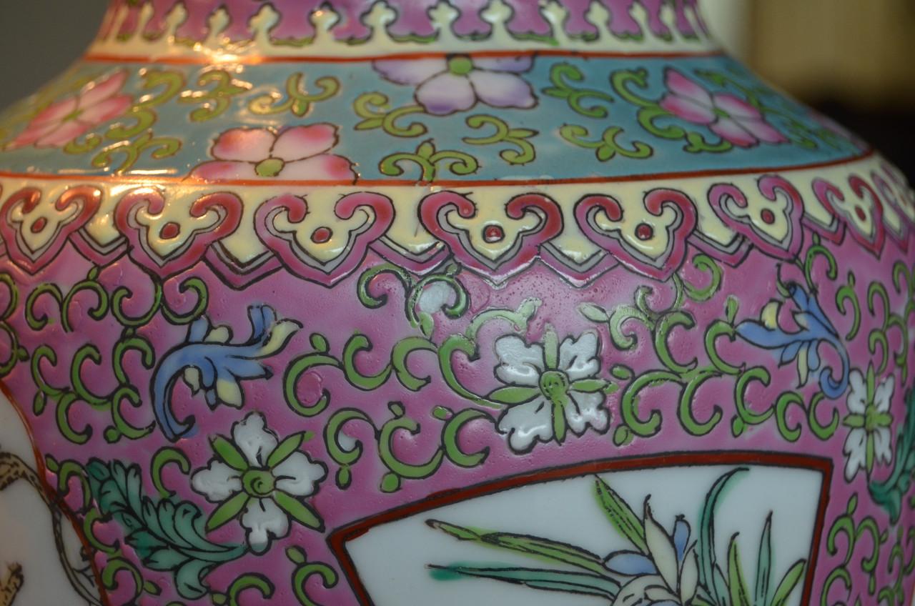 Mooie grote Chinese vaas, gesigneerd/gemerkt (2)