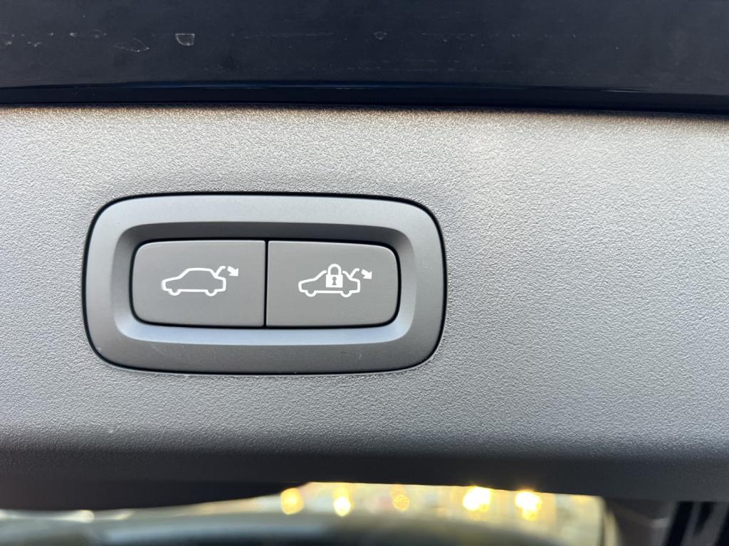 Lynk & Co 01 1.5 261pk phev , black edition ,360gr camera , pano dak , adap