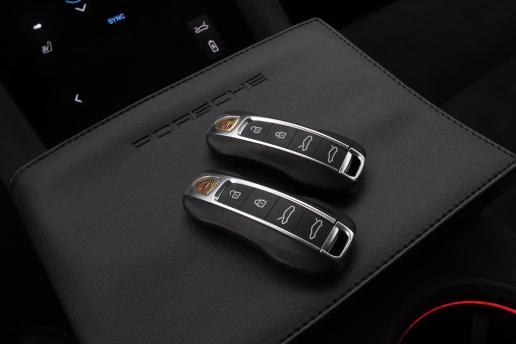 Porsche Taycan sport turismo gts | 93 kwh accu plus | surround view | innod