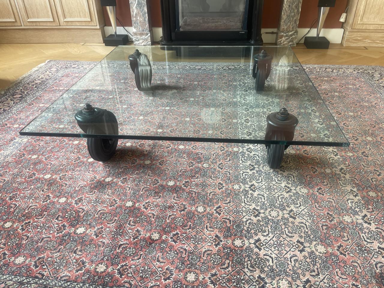 Glazen salontafel tavolo con ruote ontworpen door Gae Aulenti voor FontanaA
