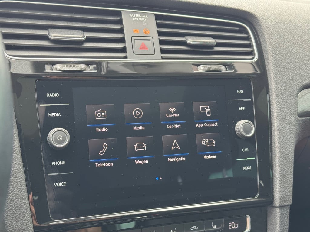 Volkswagen Golf 1.0 tsi highline * panoramadak * stoelverwarming * clima