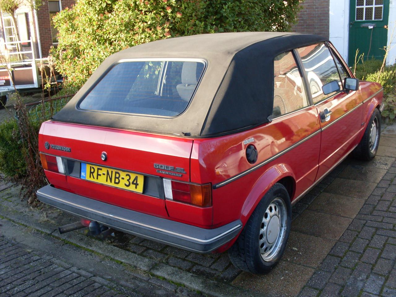 Wegens ziekte 2 vw golf 1 cabrio oltimers te koop