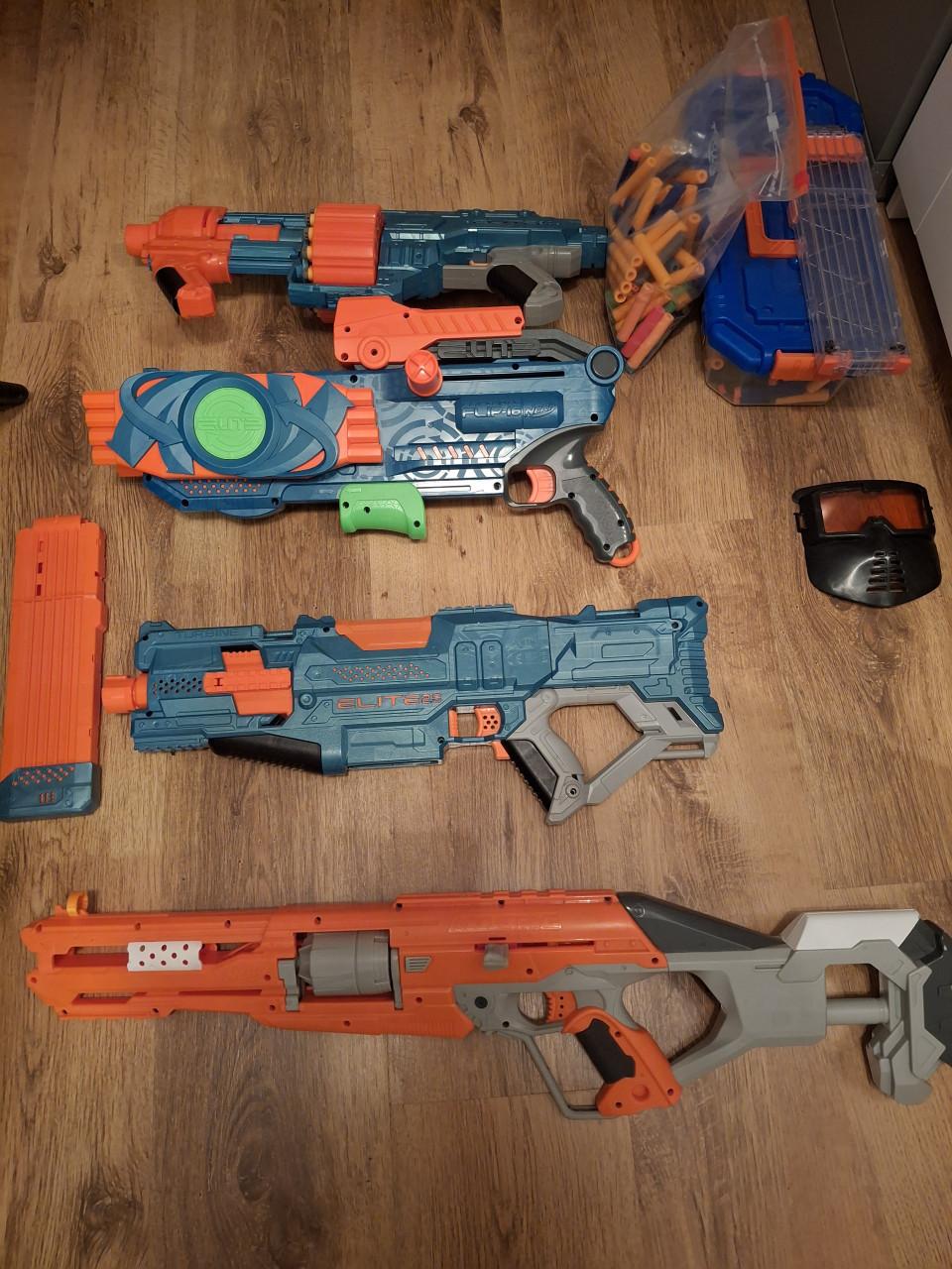 Te koop nerfpistolen met pijtljes enz