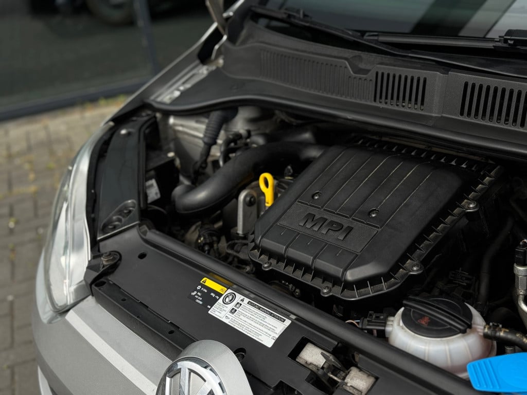 Volkswagen UP! 1.0 move up! bluemotion * airco * pdc * 5 deurs