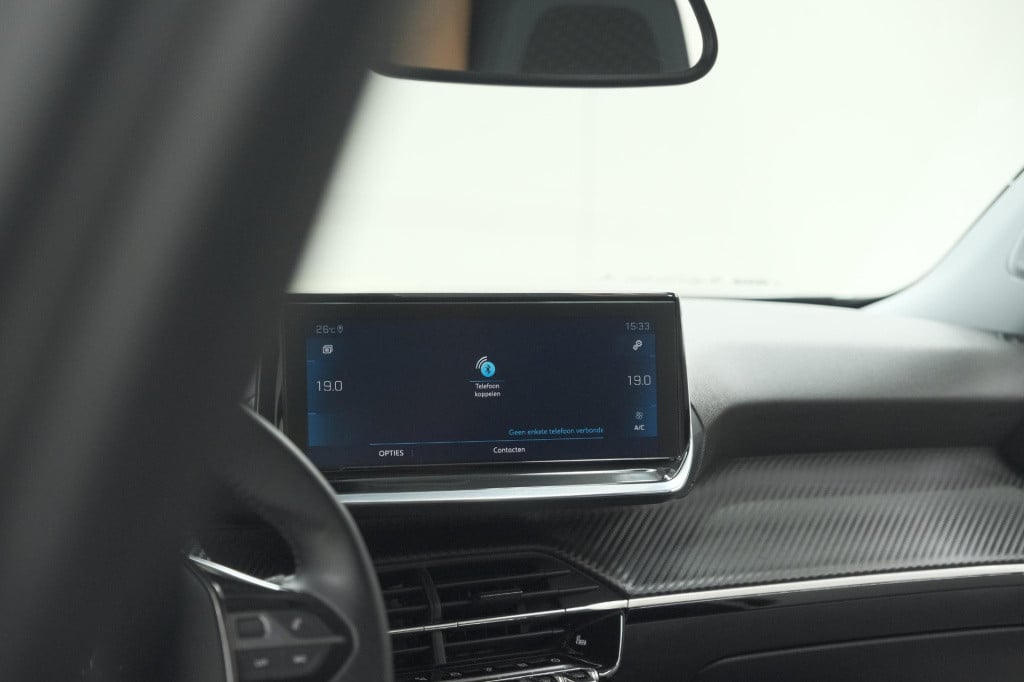 Peugeot 2008 puretech 130 allure | trekhaak | camera | navigatie | parkeers