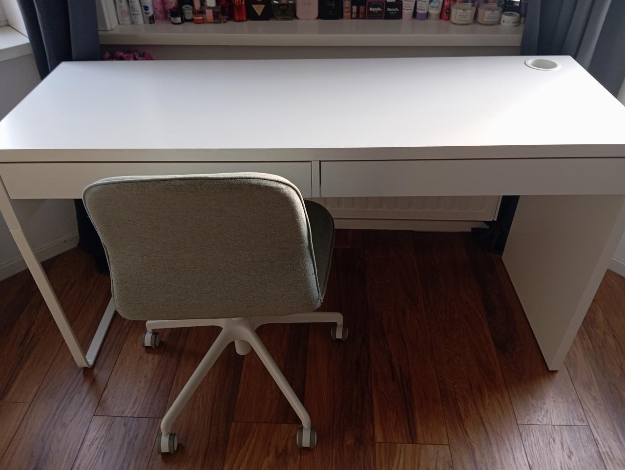 Bureau + stoel  Ikea