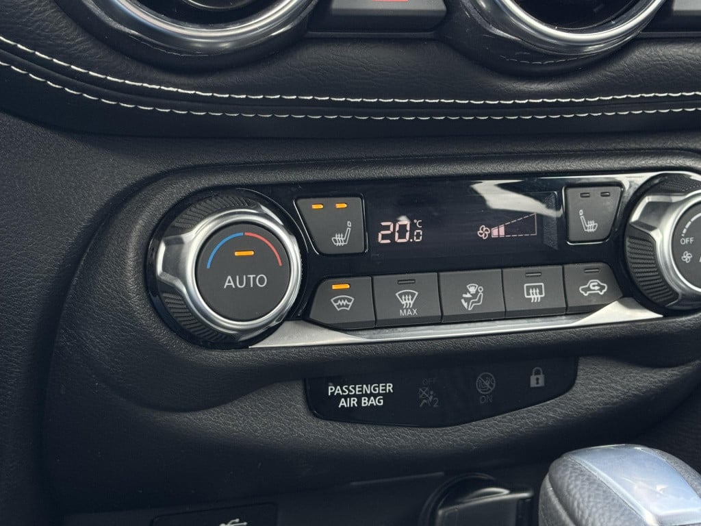 Nissan Juke 1.6 hybrid tekna full options!