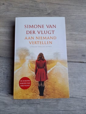 Thriller Aan niemand vertellen van Simone van der Vlugt