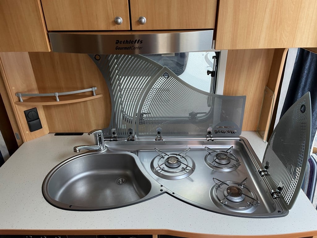 Dethleffs Camper 450 DB met mover