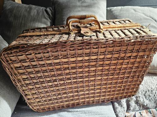 Vintage grote Picknickmand met Servies voor 4 Personen
