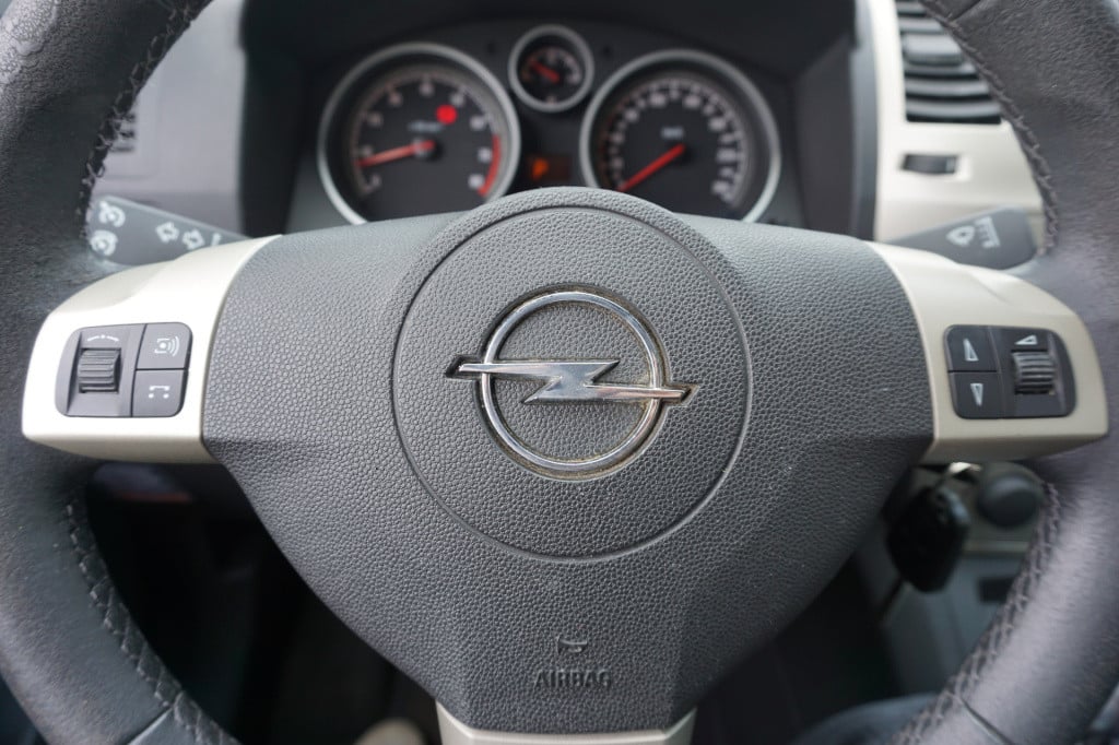 Opel Zafira 2.2 temptation - 7p. - automaat- climate / navi / cruise / park