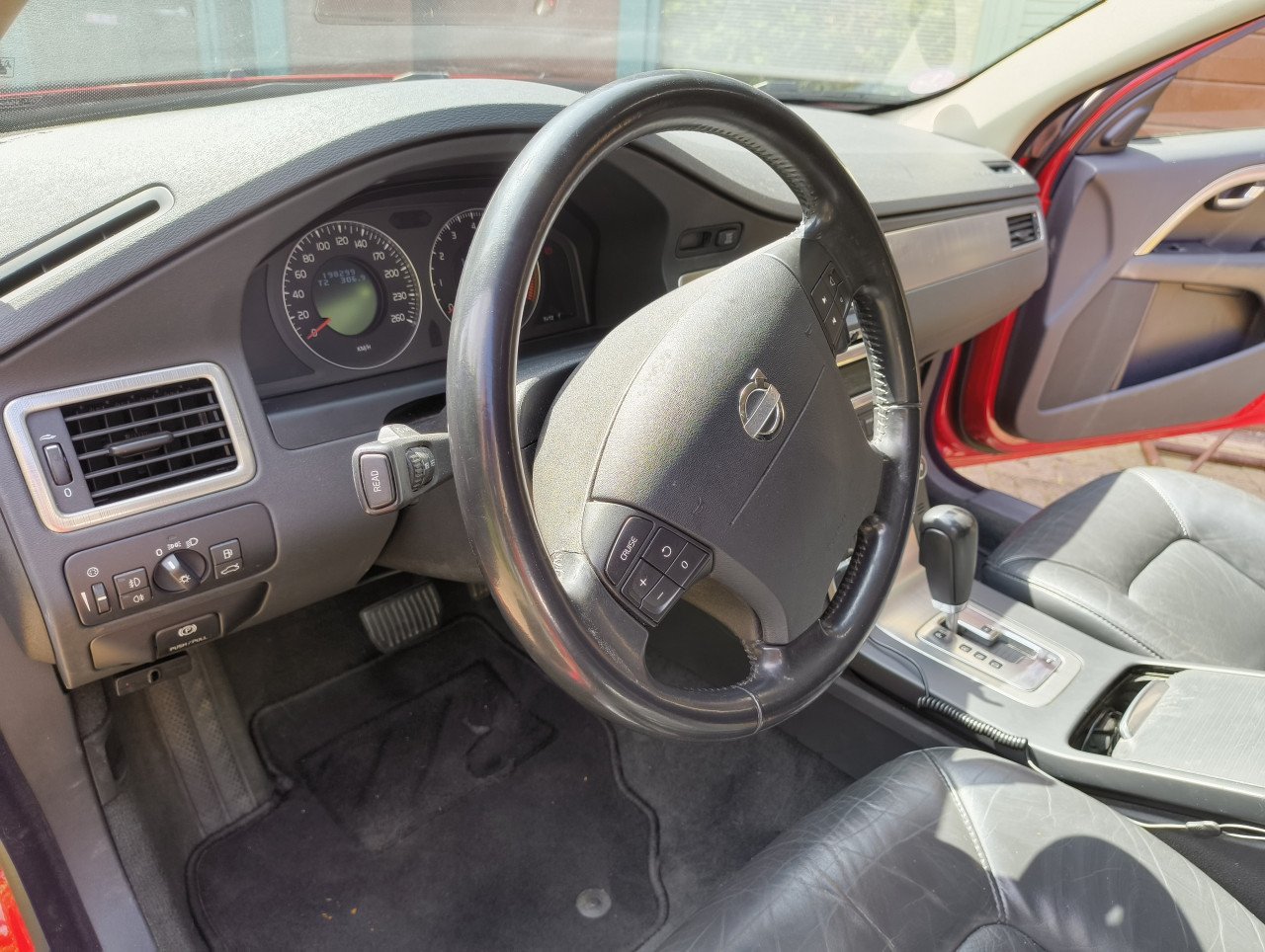 Vovlo V70 3.2  AWD passion red
