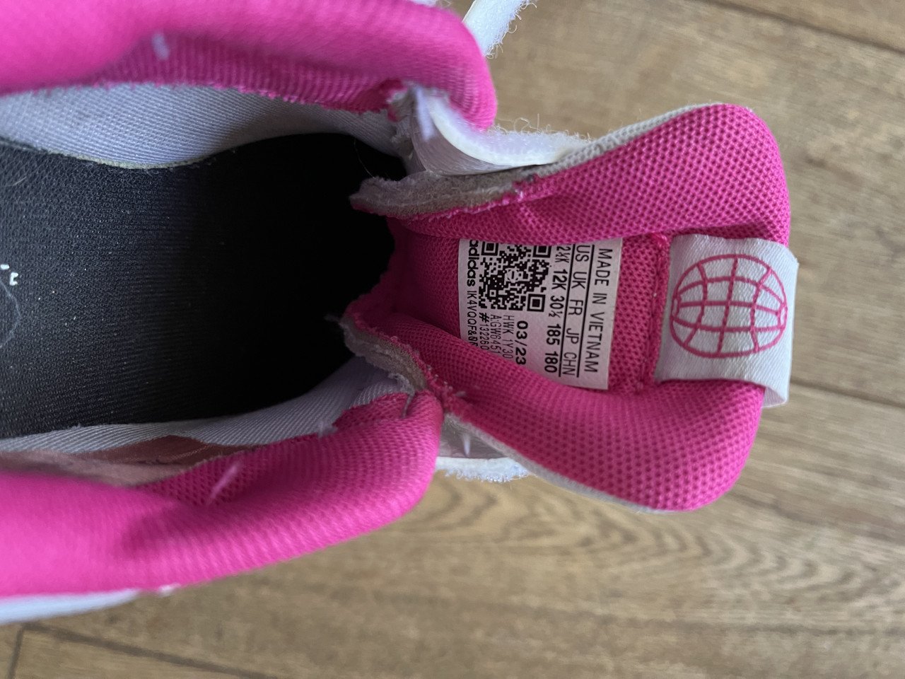 Gymschoenen / sneakers / zaalschoenen Adidas maat 32
