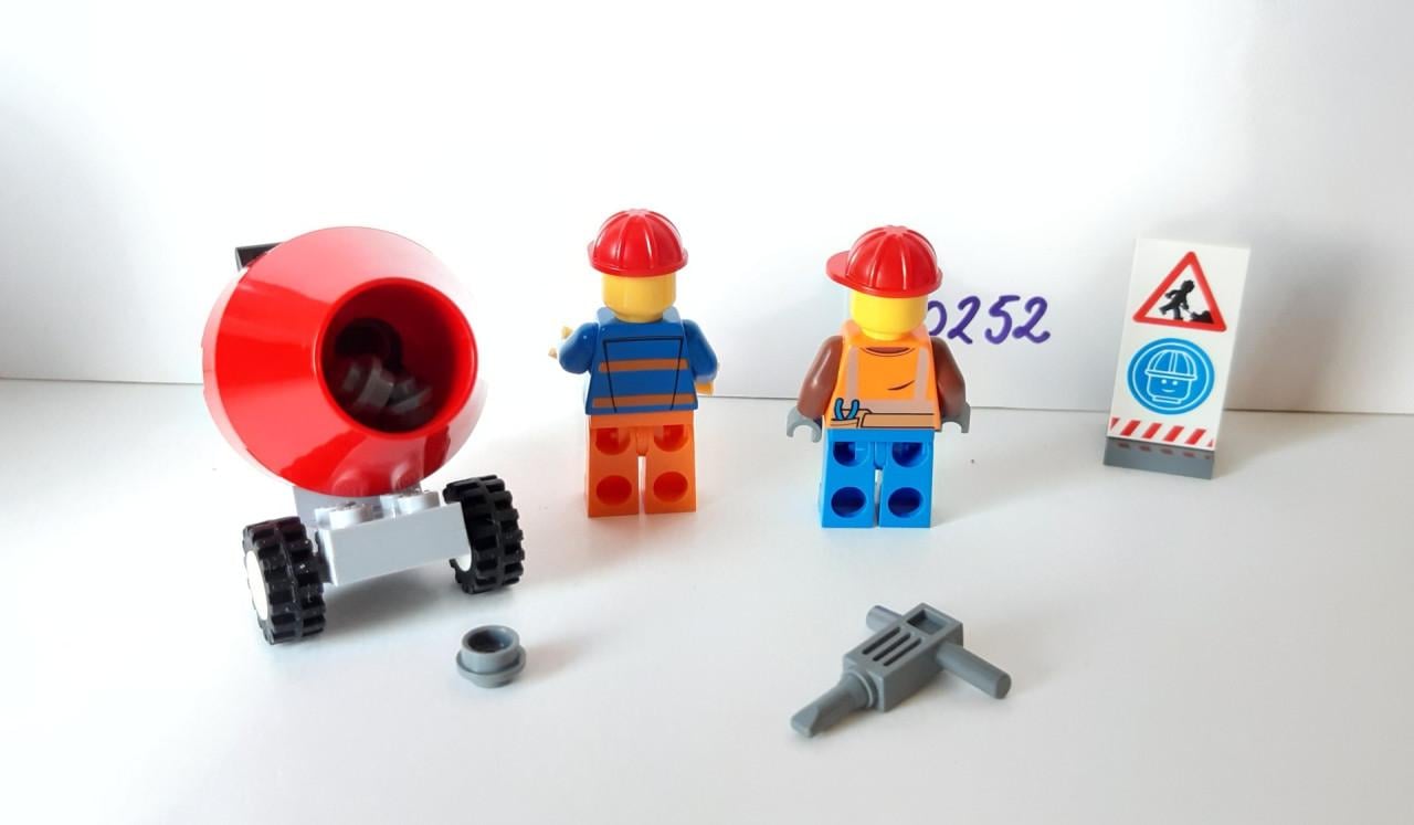 LEGO City 60252: bouwplaats met bulldozer , sloopkogel, cementmolen