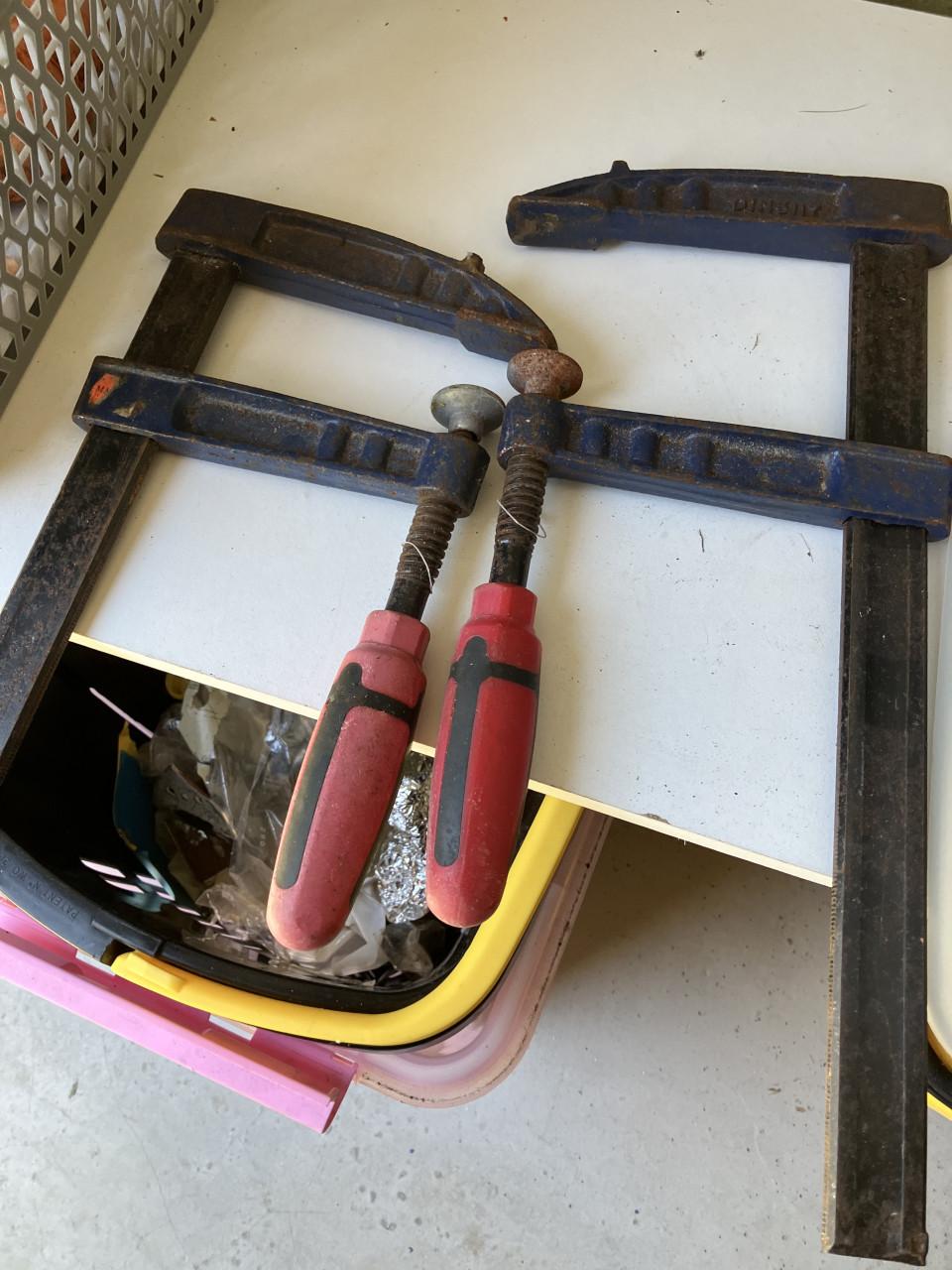 Te koop in goede staat partijtje handgereedschap met gereedschapkist
