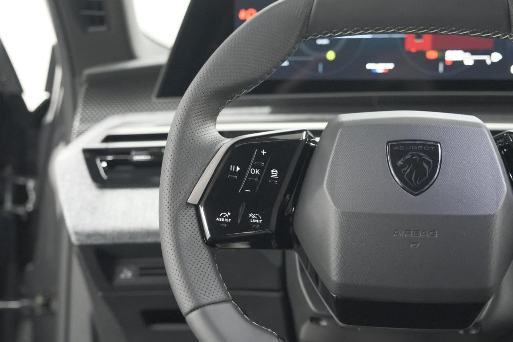 Peugeot 5008 1.2 hybrid 145 gt | panoramadak | camera | elektrische achterk