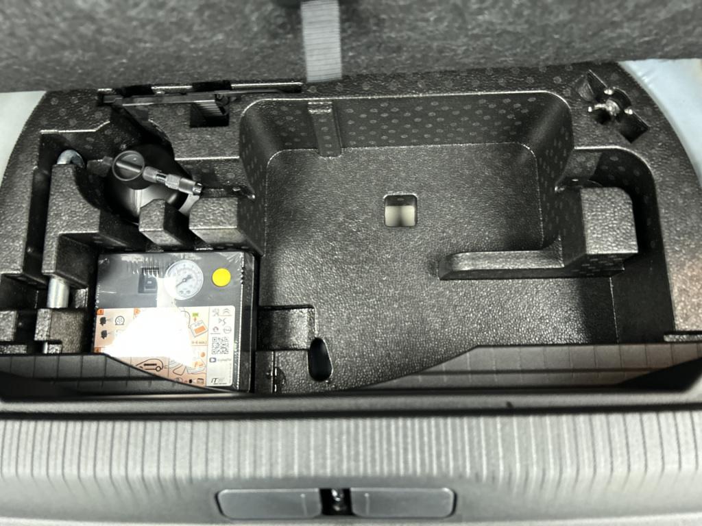 Peugeot E-2008 ev style 50 kwh | rijklaar |