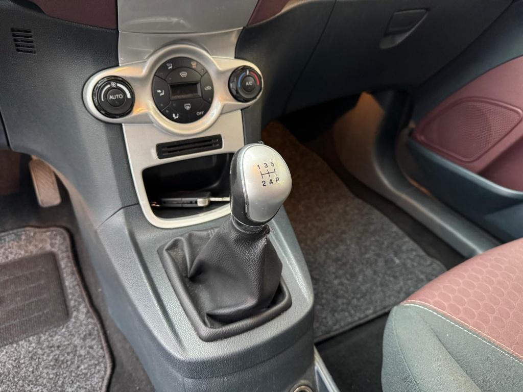 Ford Fiesta 1.6 titanium | apk: 14-01-2027 | inruiler