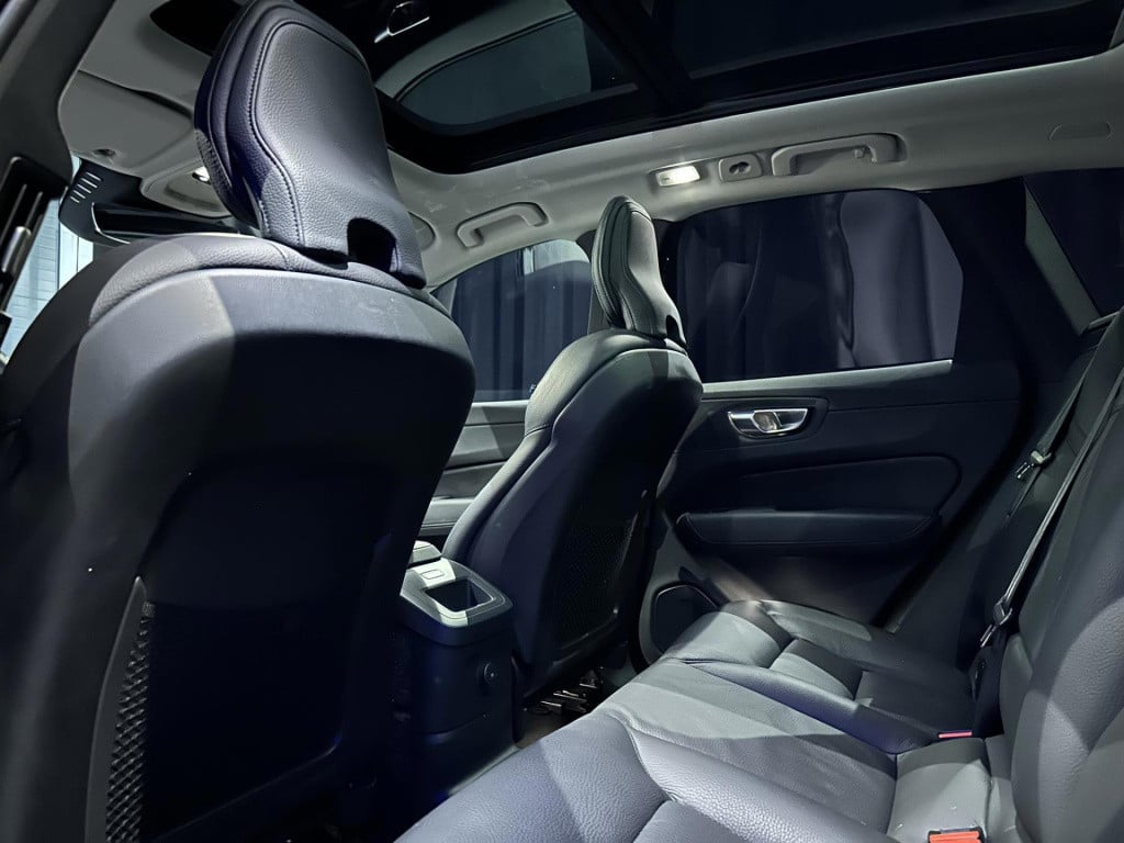 Volvo XC60 2.0 t6 plug-in hybrid awd plus dark *pano*hksound*leder*memory*