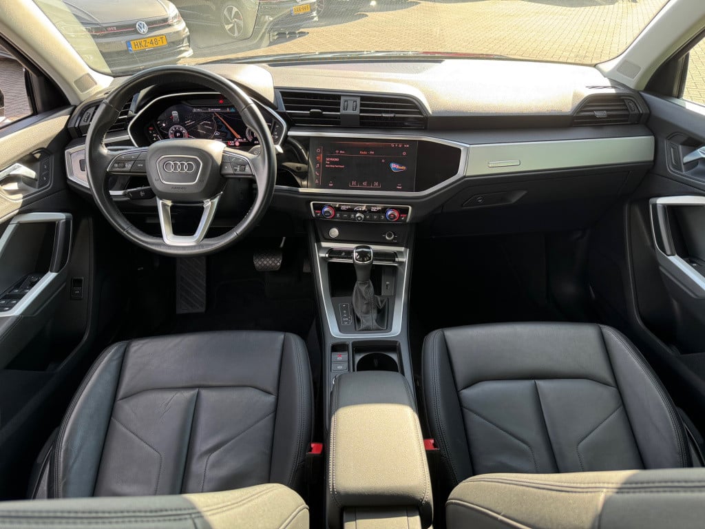 Audi Q3 35 tfsi * camera * matrix led * leer * keyless * trekhaak