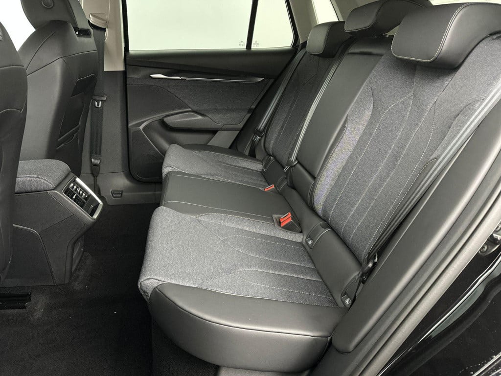 Skoda Elroq business edition elektromotor 210 kw / 286 pk suv