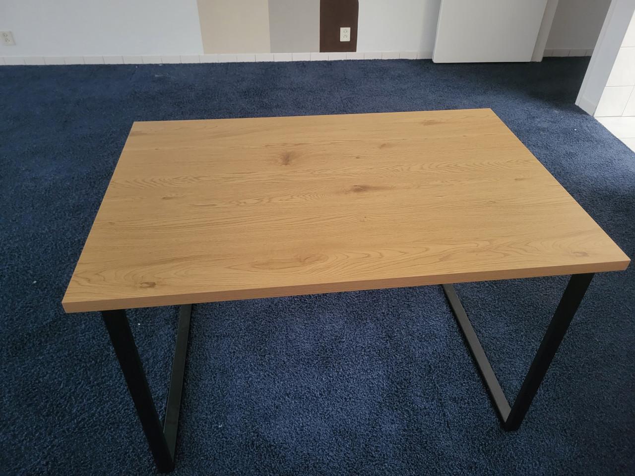 Eettafel als nieuw! En hometrainer