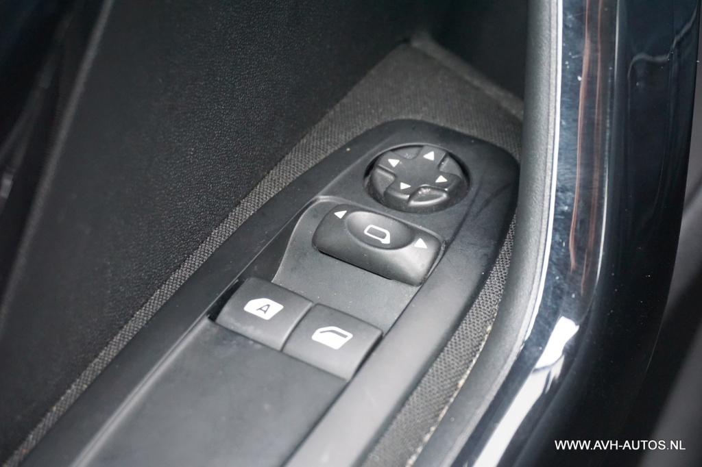 Peugeot 208 1.2 puretech blue lion