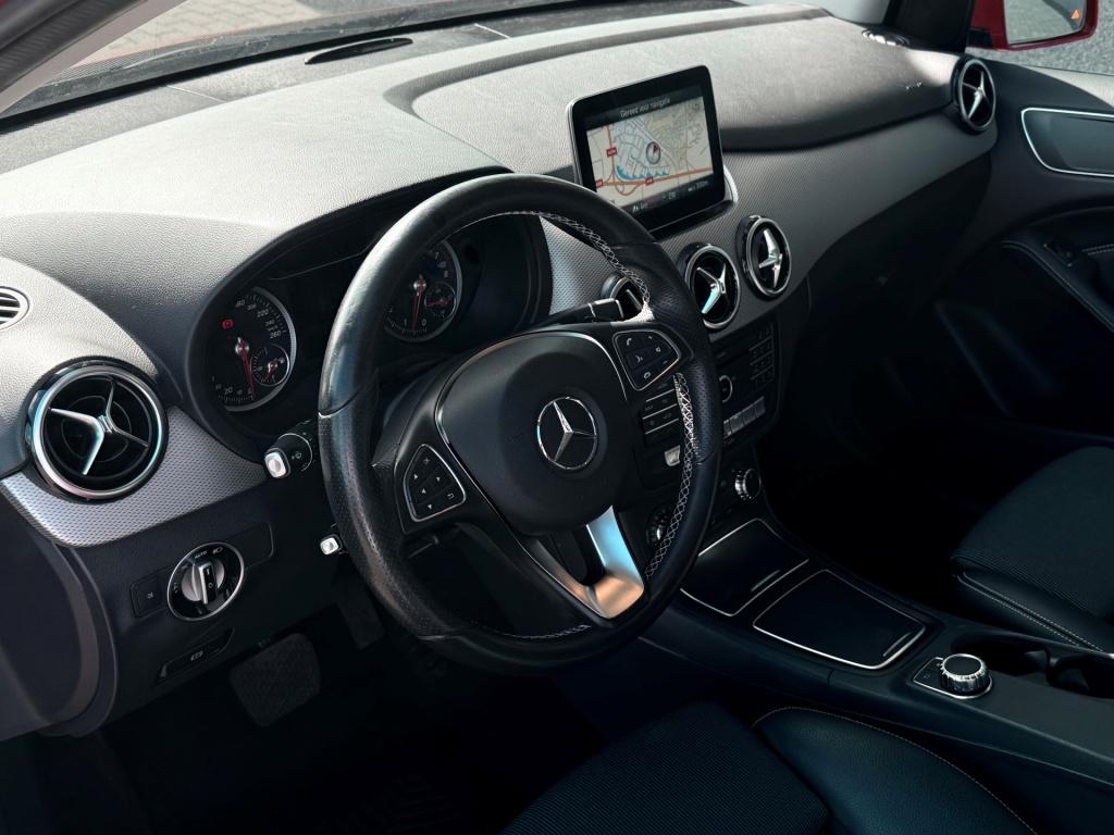 Mercedes-Benz B-Klasse b180 | navi | half leder | stoelverwarming | trekhaa