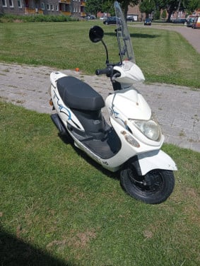 Te koop: BTC City brommer – 49cc – Blauw kenteken