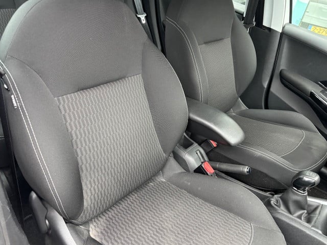 Peugeot 208 blue lion 1.2 pt-82pk 5d navigatie&bluetooth&apple carplay&andr