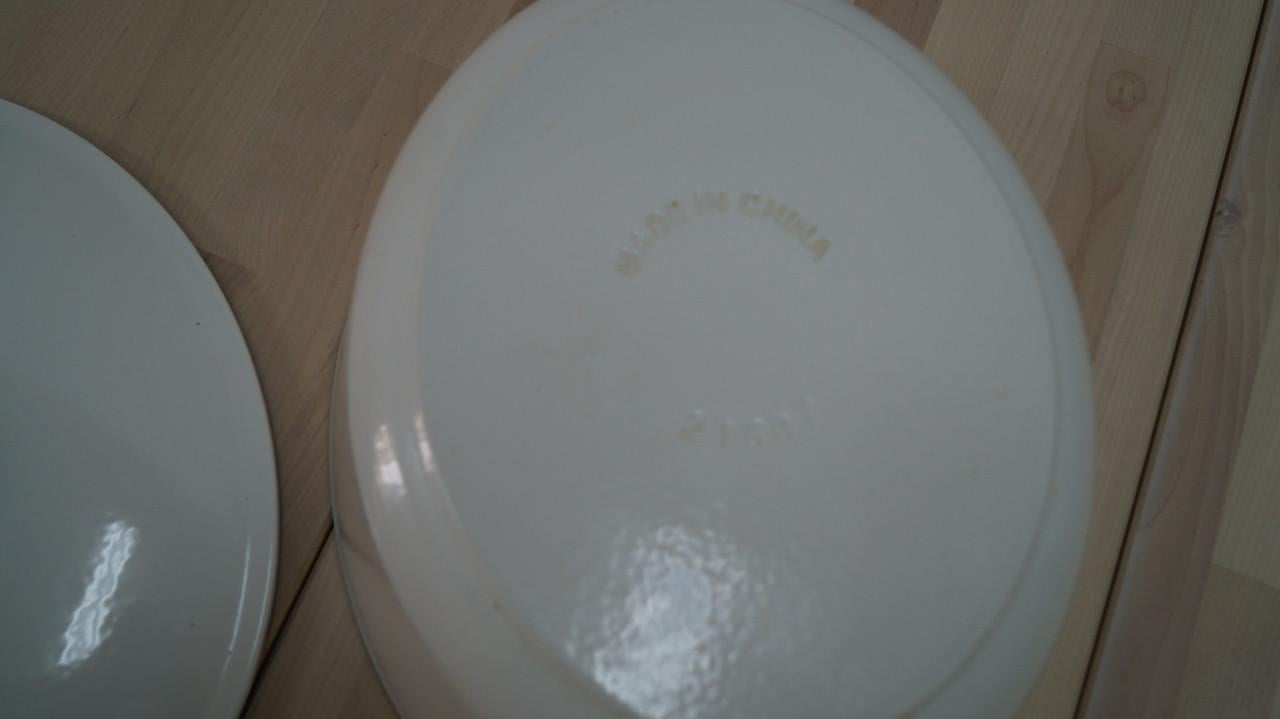 Witte ovale gietijzeren braadpan van IKEA.