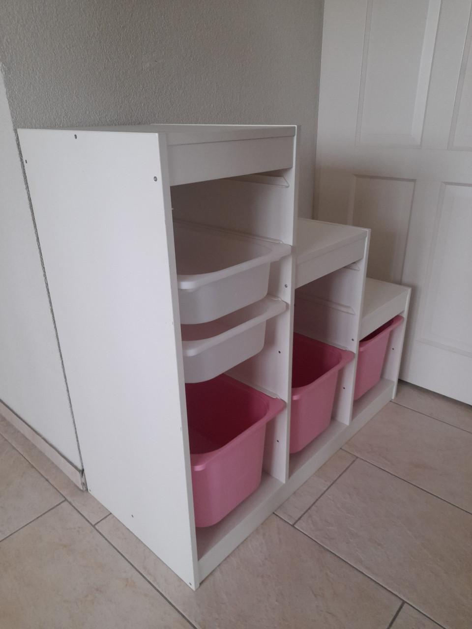 Trofast kast met bakken ( in goede staat )