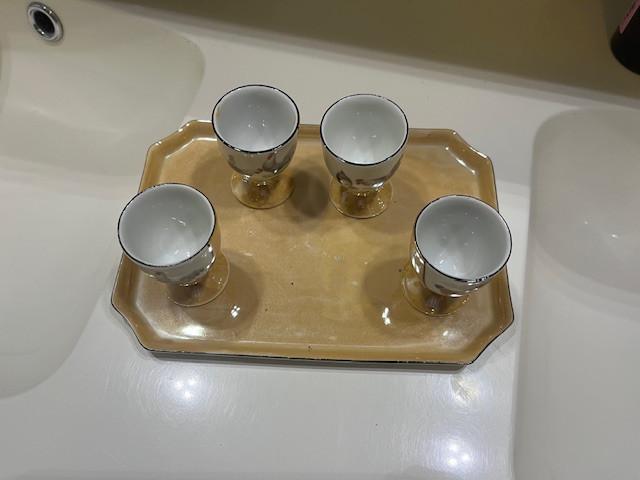 Eierdopjes met schaaltje