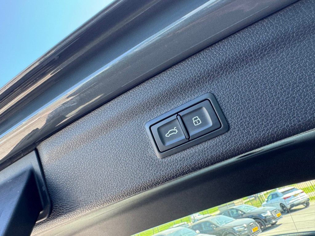 Audi Q3 35 tfsi advanced * matrix led * keyless * trekhaak